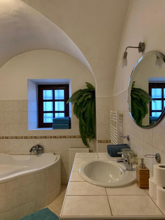 Vip Miku Apartman 2 Микулов Екстериор снимка